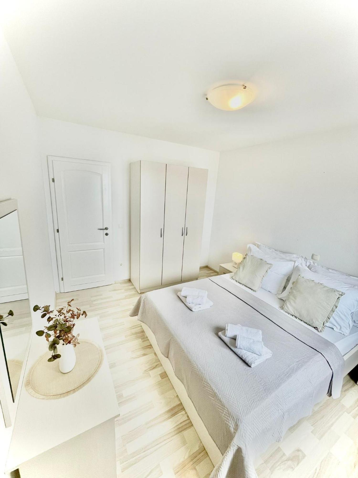 Apartments Katara Brela Luaran gambar