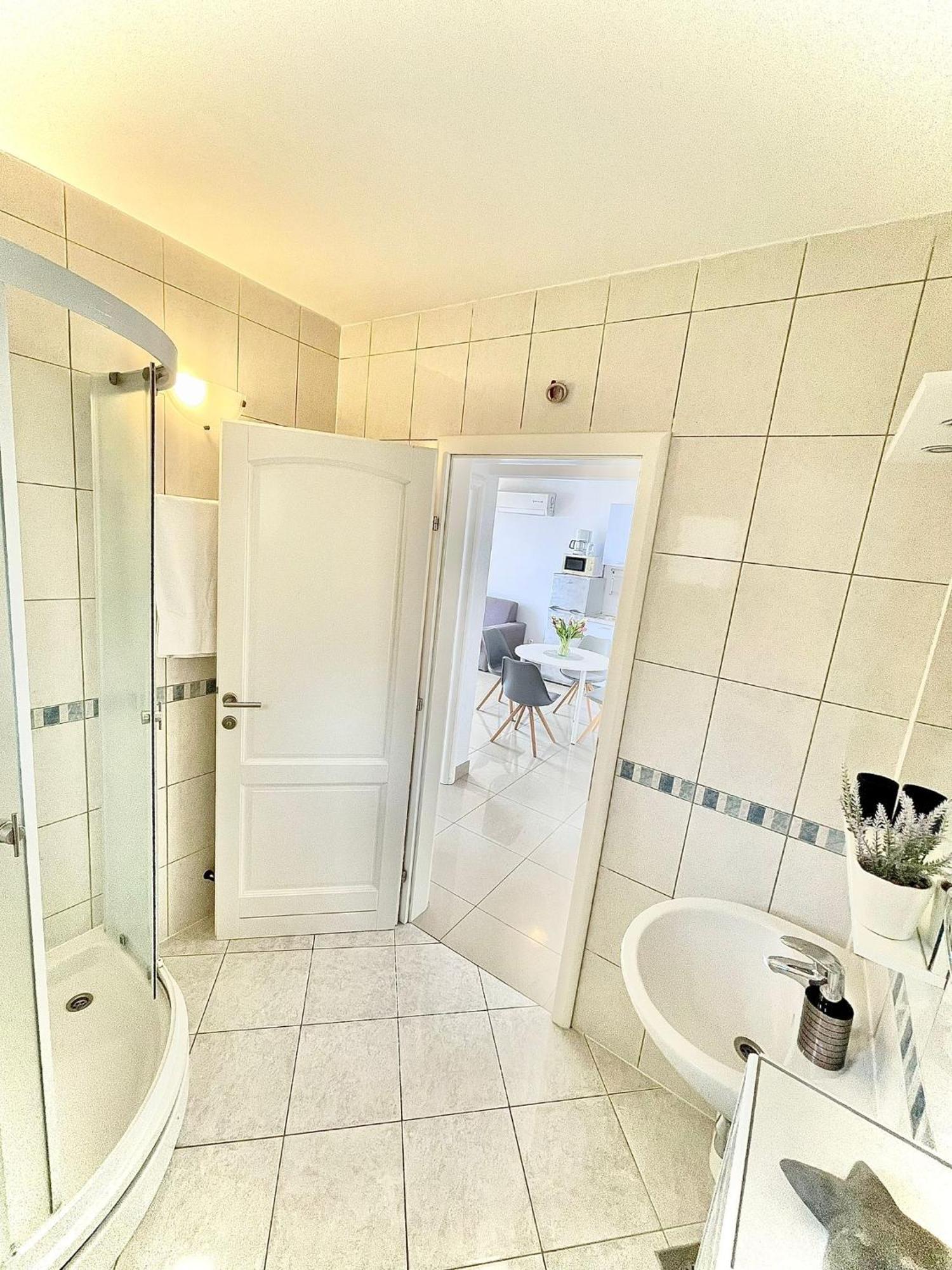 Apartments Katara Brela Luaran gambar
